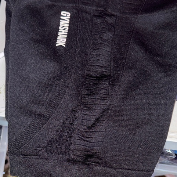 Gymshark Women's Black Seamless Laser Cut Shorts size medium - Picture 4 of 4